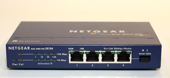 NetGear DS104 Ethernet hub